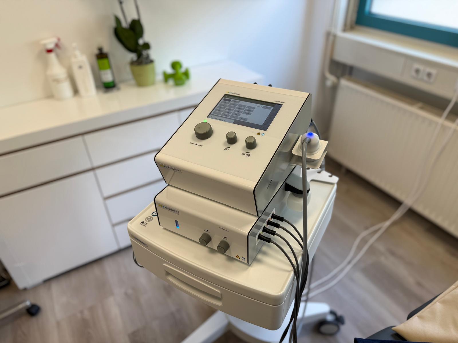 Elektrotherapie-Gerät in der Praxis Varupa
