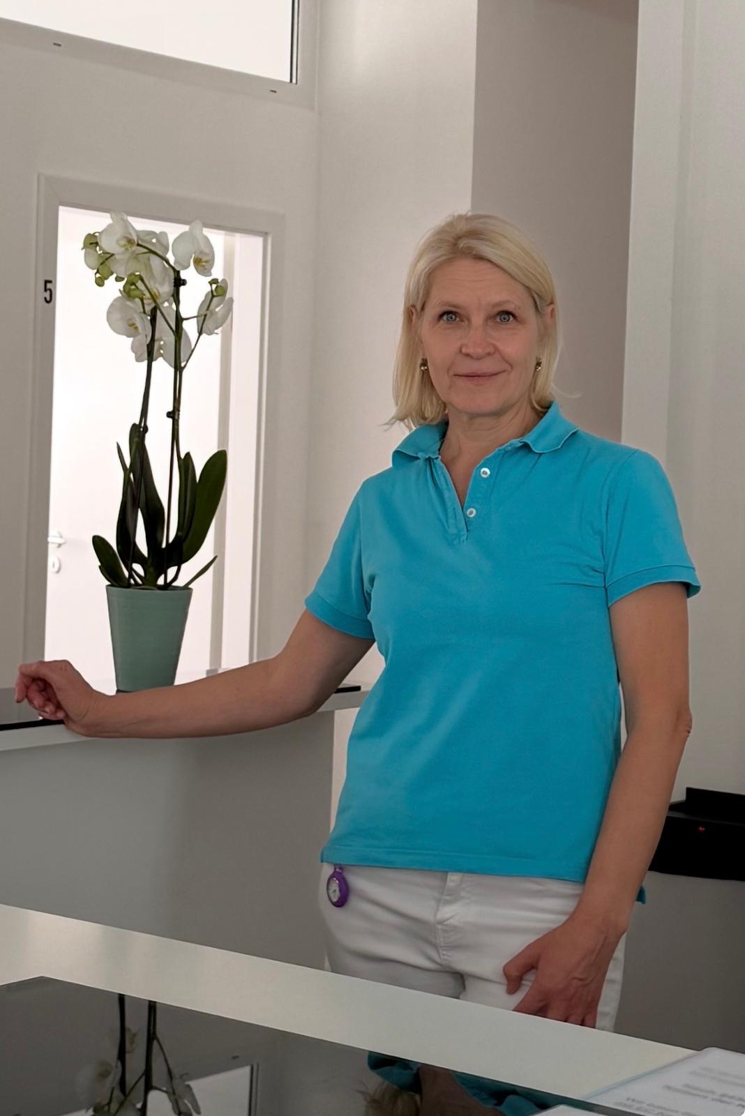 Tatjana Varupa, Physiotherapeutin und Heilpraktikerin, in ihrer Praxis in Bad Friedrichshall